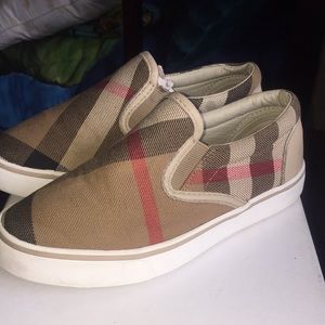Kids Burberry shoes slightly worn... size 31.. 13c